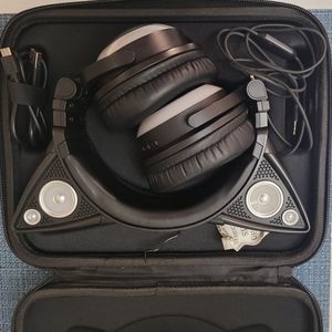 ARIANNA GRANDE HEADPHONES